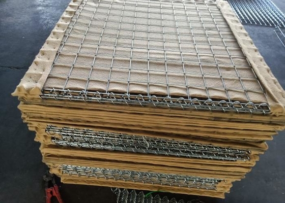 پارچه ژئوتکستیل وزن 300g / M2 شن و ماسه دژ دیوار سوراخ اندازه 76.2x76.2mm قدرت بالا