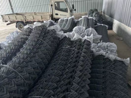 شبکه حفاظتی انعطاف پذیر از سقوط سنگ که راه حل های مانع را برای به حداقل رساندن خطرات سقوط سنگ در دامنه ها و جاده ها فراهم می کند